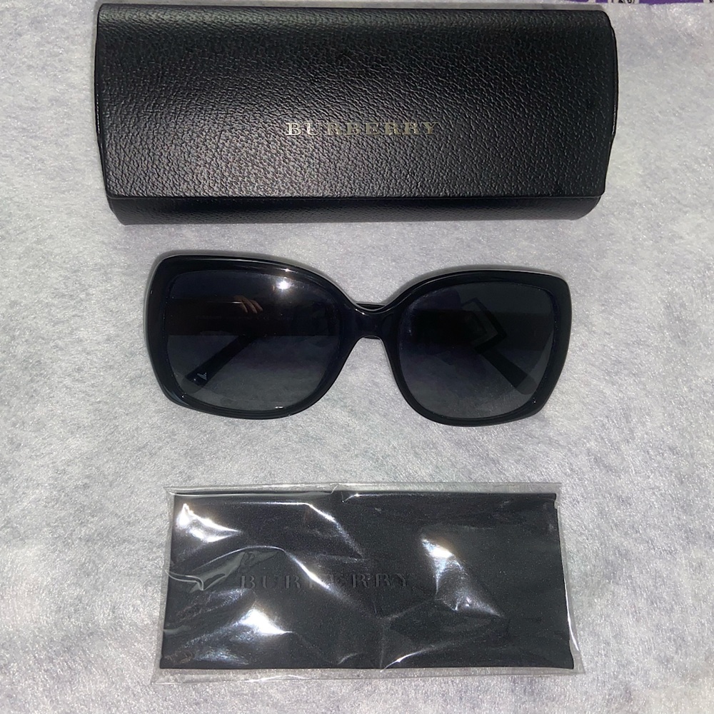 Burberry black/beige polarized sunglasses